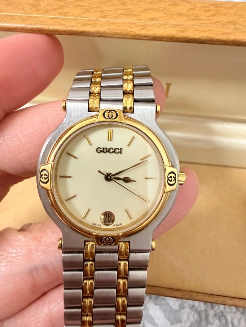 Authentic Gucci 9000M Watch